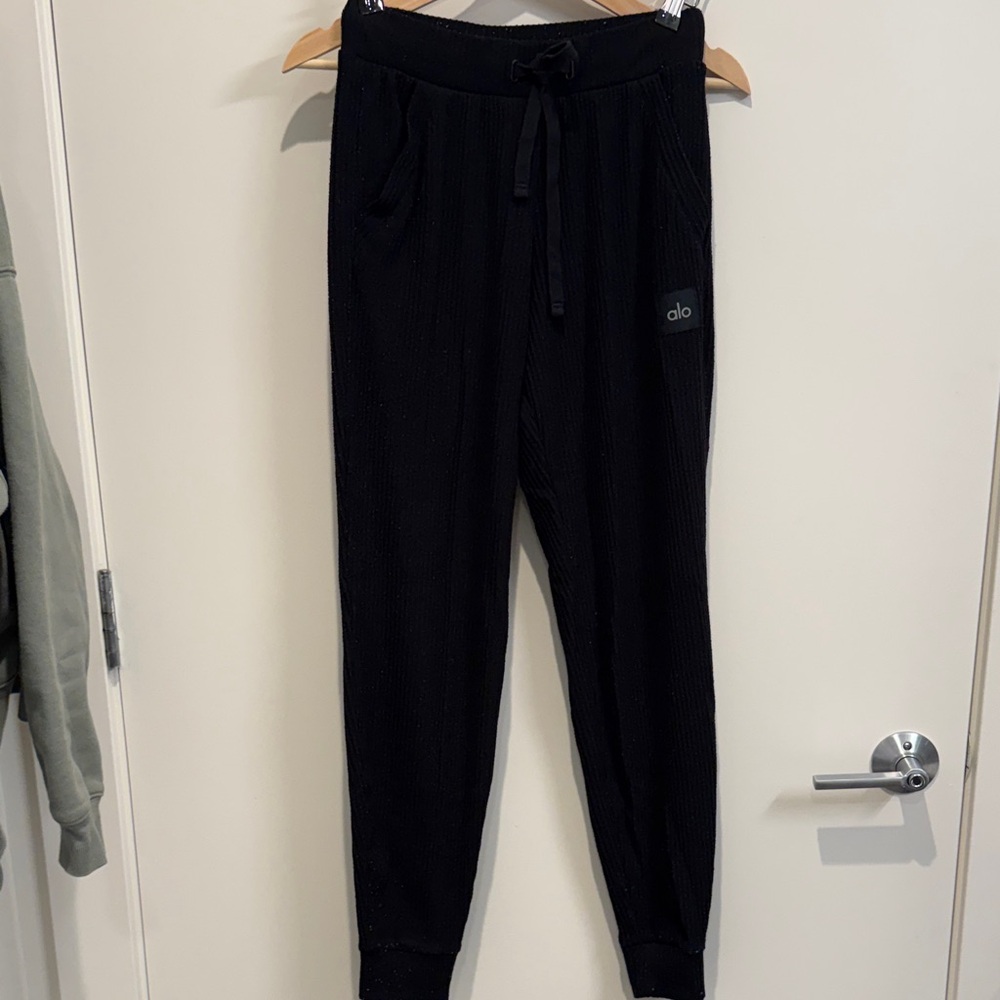 ALO Yoga black muse Joggers